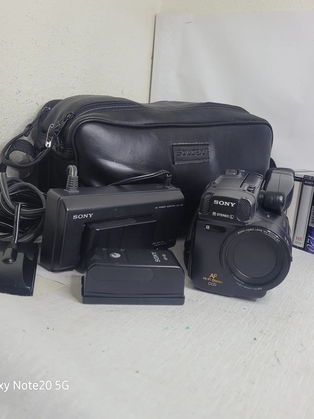 Vtg Sony Handycam CCD-TR91 Camcorder w/ Battery, Charger,Tapes, Case -Untested